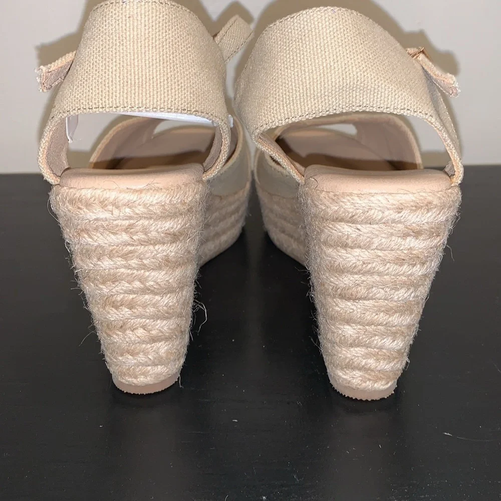 New England Patriots Wedge Sandals.‎  Size 9.  NWOT